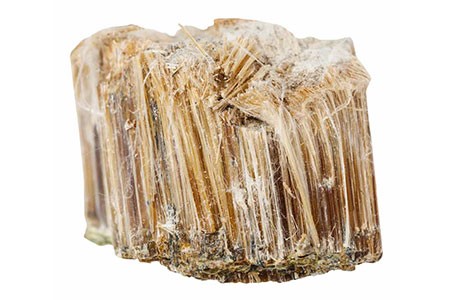 A la imatge veiem un troç de mineral d'amosita (anomenat "amiant marró")